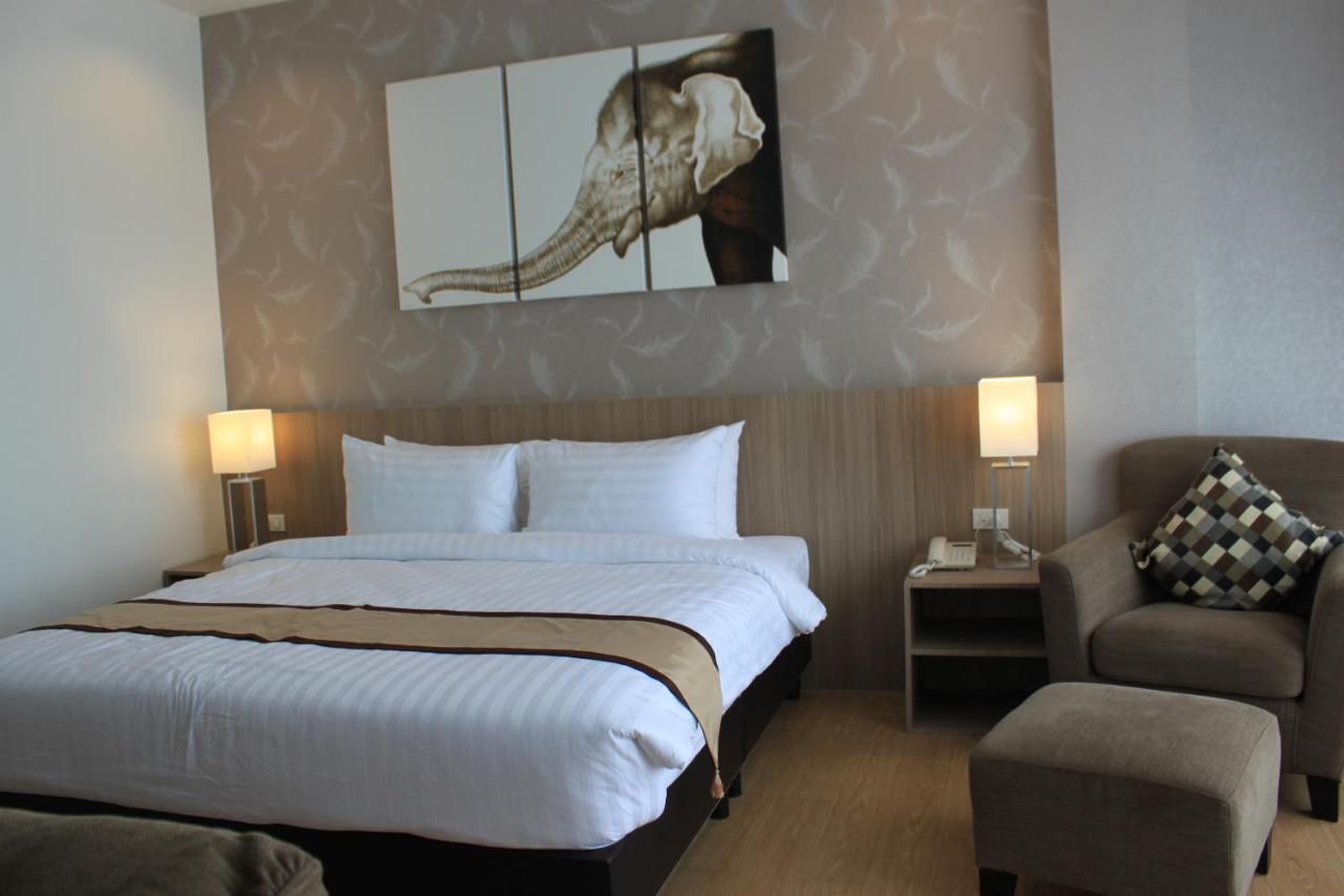 Sr Boutique Hotel Тхахек Екстериор снимка