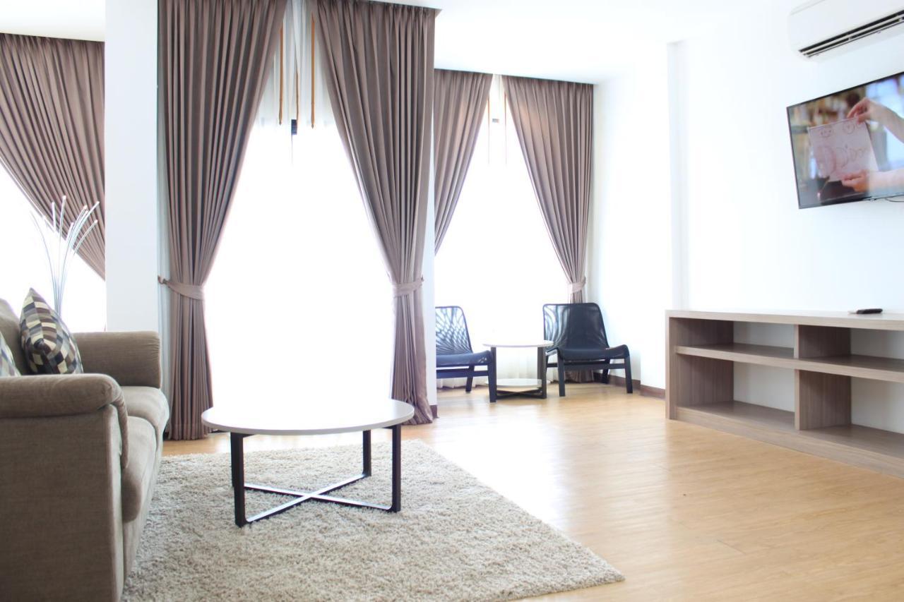 Sr Boutique Hotel Тхахек Екстериор снимка