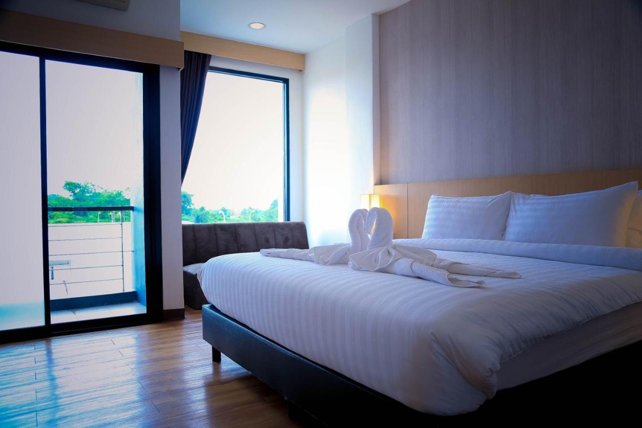 Sr Boutique Hotel Тхахек Екстериор снимка