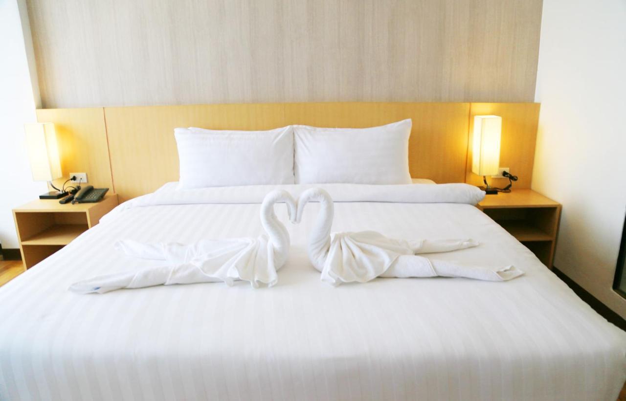 Sr Boutique Hotel Тхахек Екстериор снимка