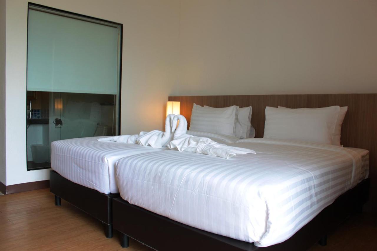 Sr Boutique Hotel Тхахек Екстериор снимка