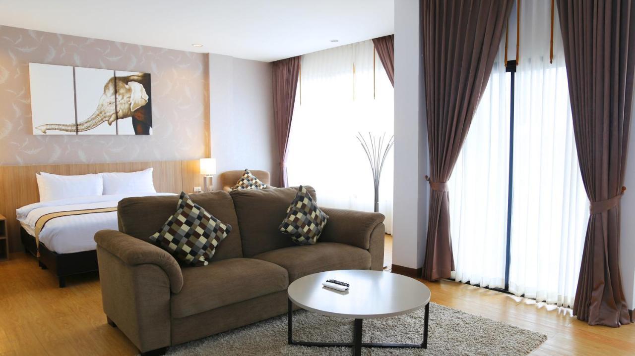 Sr Boutique Hotel Тхахек Екстериор снимка