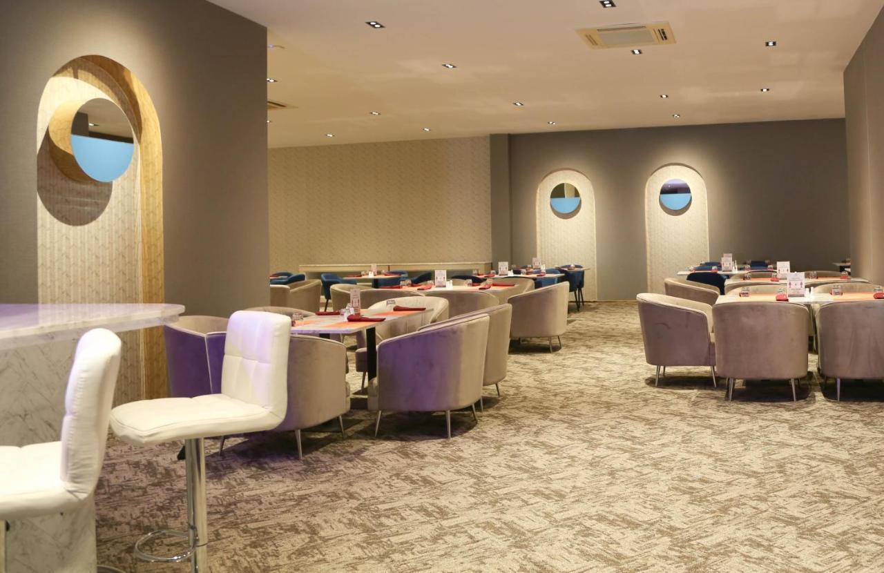 Sr Boutique Hotel Тхахек Екстериор снимка