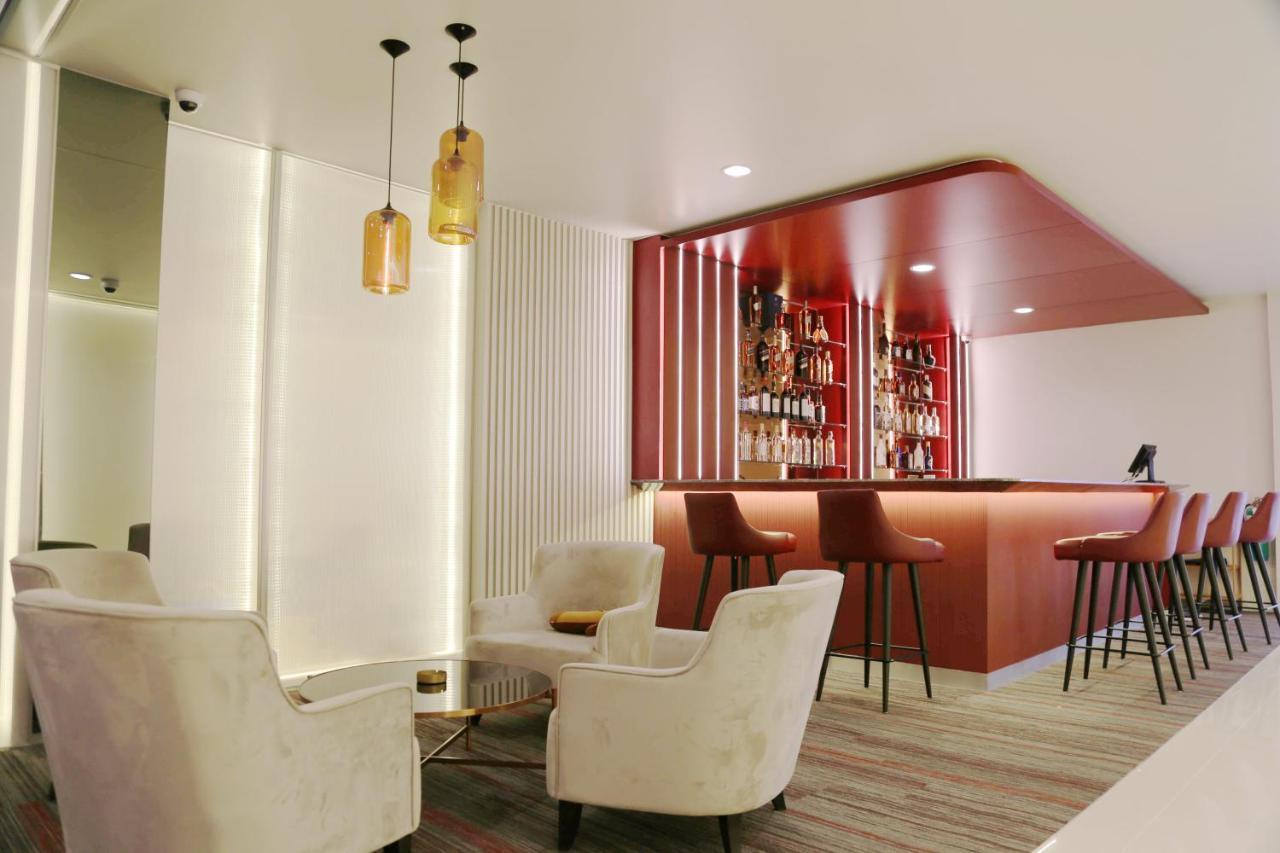 Sr Boutique Hotel Тхахек Екстериор снимка