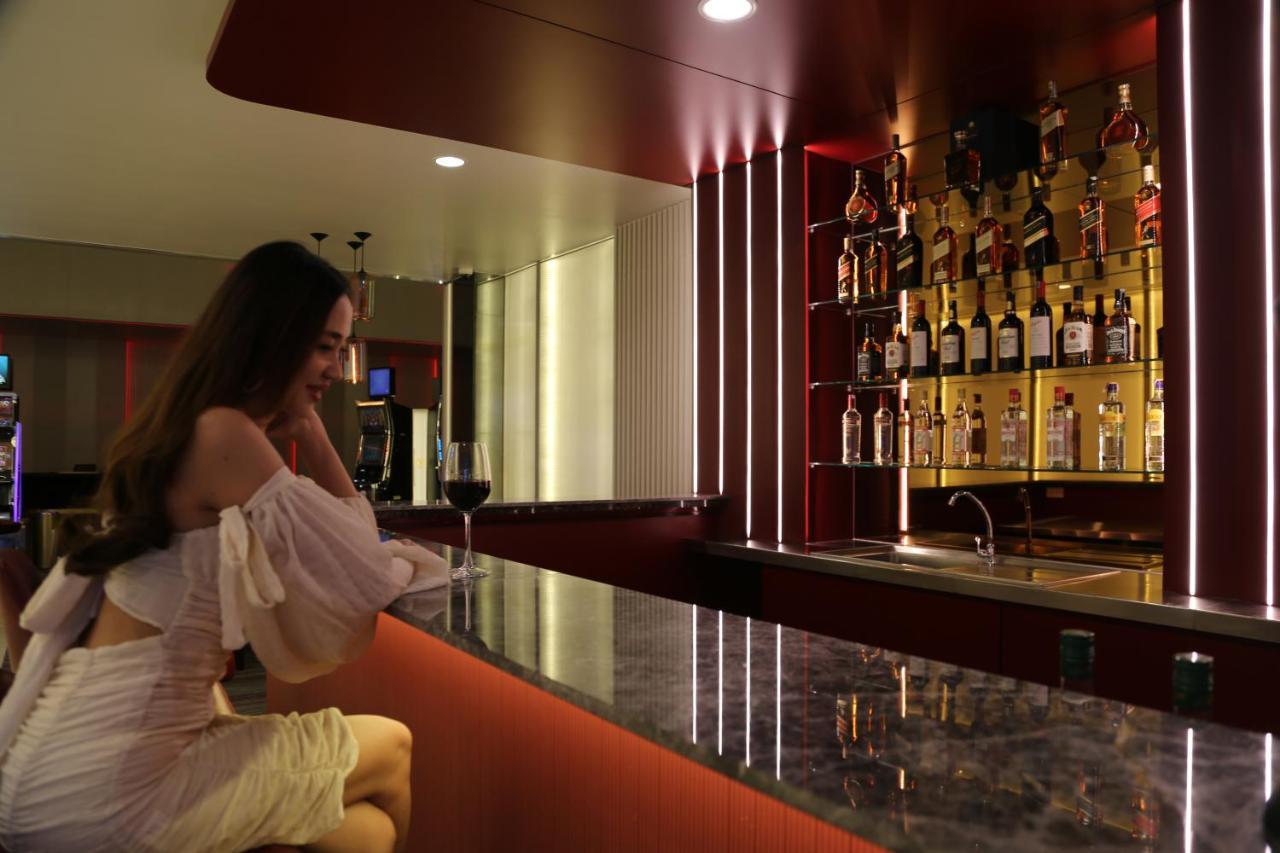 Sr Boutique Hotel Тхахек Екстериор снимка