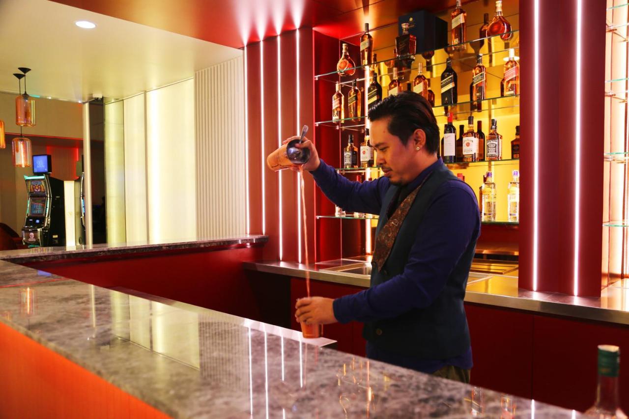 Sr Boutique Hotel Тхахек Екстериор снимка